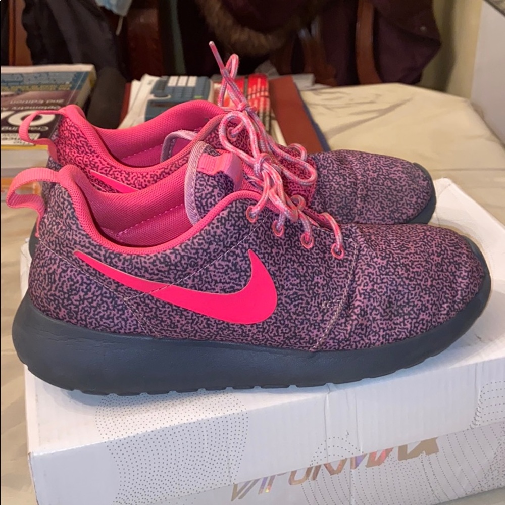 NIKE Roshe Women